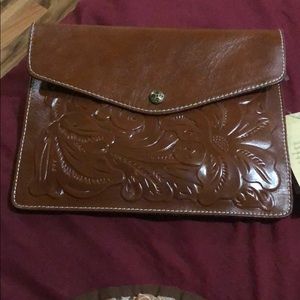 Clutch or iPad portfolio.. your choice